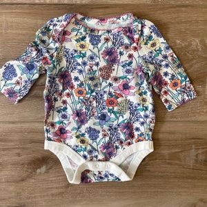 Baby Gap Flower Onesie/Bodysuit, Size 0-3 months